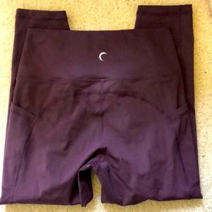 Wine Brilliant Capri leggings